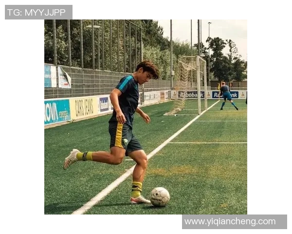 足球明星主题房打造梦想空间让你与偶像零距离接触体验足球魅力的完美之旅